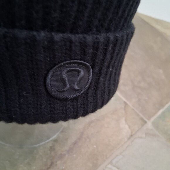 Lululemon Black 100% Merino Wool Beanie Hat - Picture 4 of 5